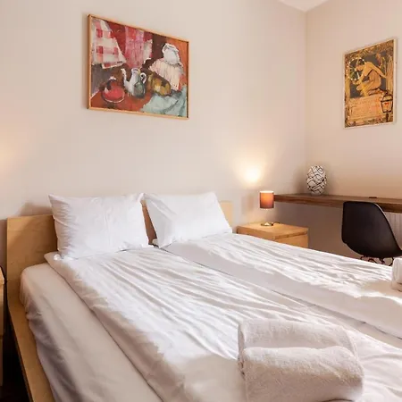 Apartament Z Balkonem I Miejscem Parkingowym דירה *